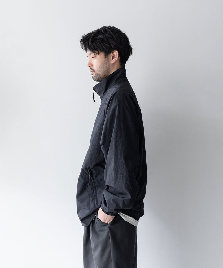 stein(シュタイン)の23AWコレクションWINDBREAKER STAND COLLAR JACKETのBLACK