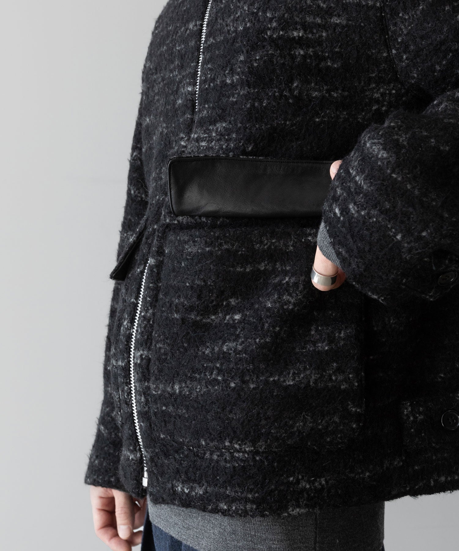 【INTÉRIM】DOUBLE FACE HAIRY BABY LAMA WOOL SPORTS JACKET - RAW BLACK