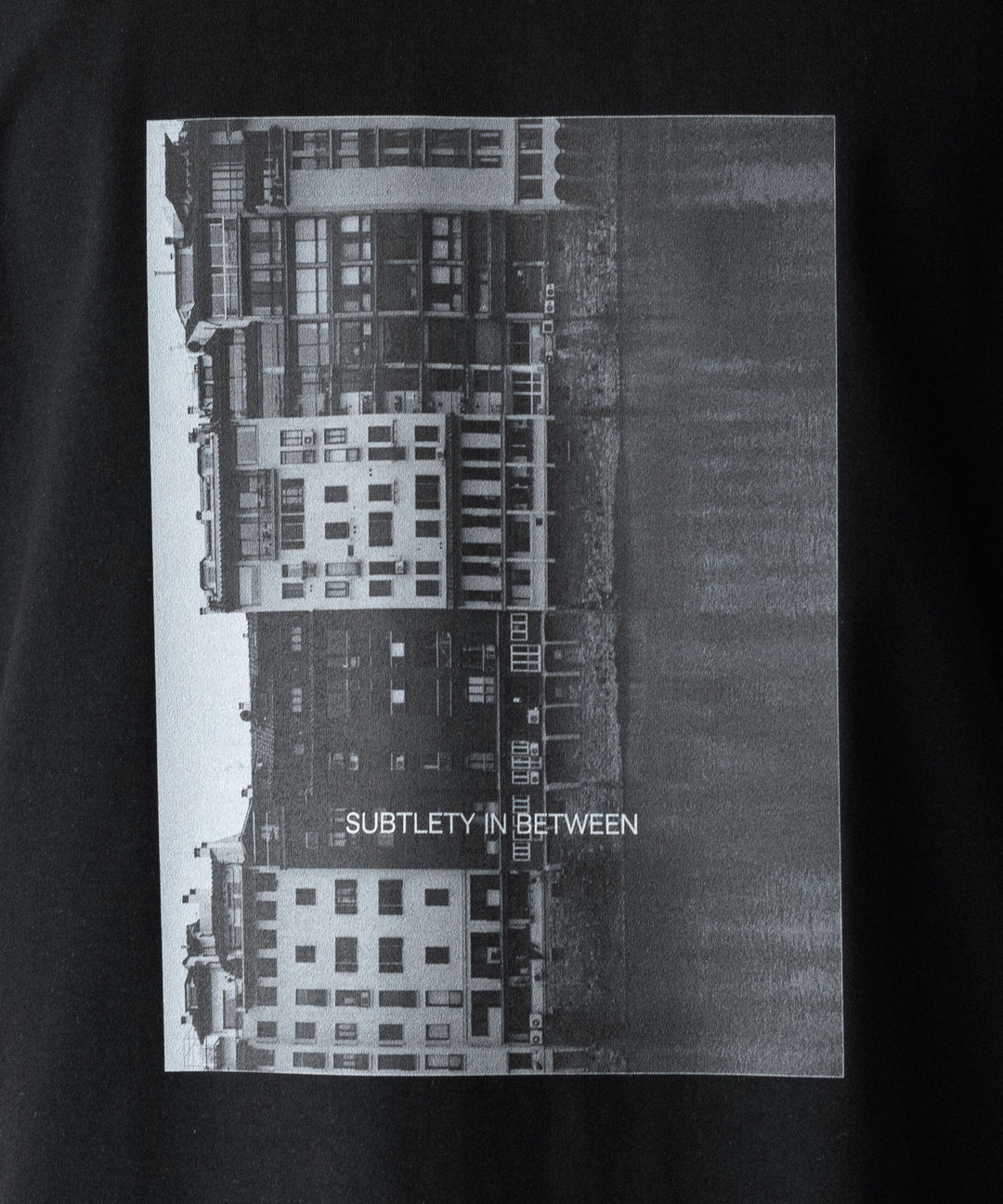 ssstein(シュタイン)のOVERSIZED PRINT TEE [SUBTLETY] - BLACKの公式通販サイトsession福岡セレクトショップ