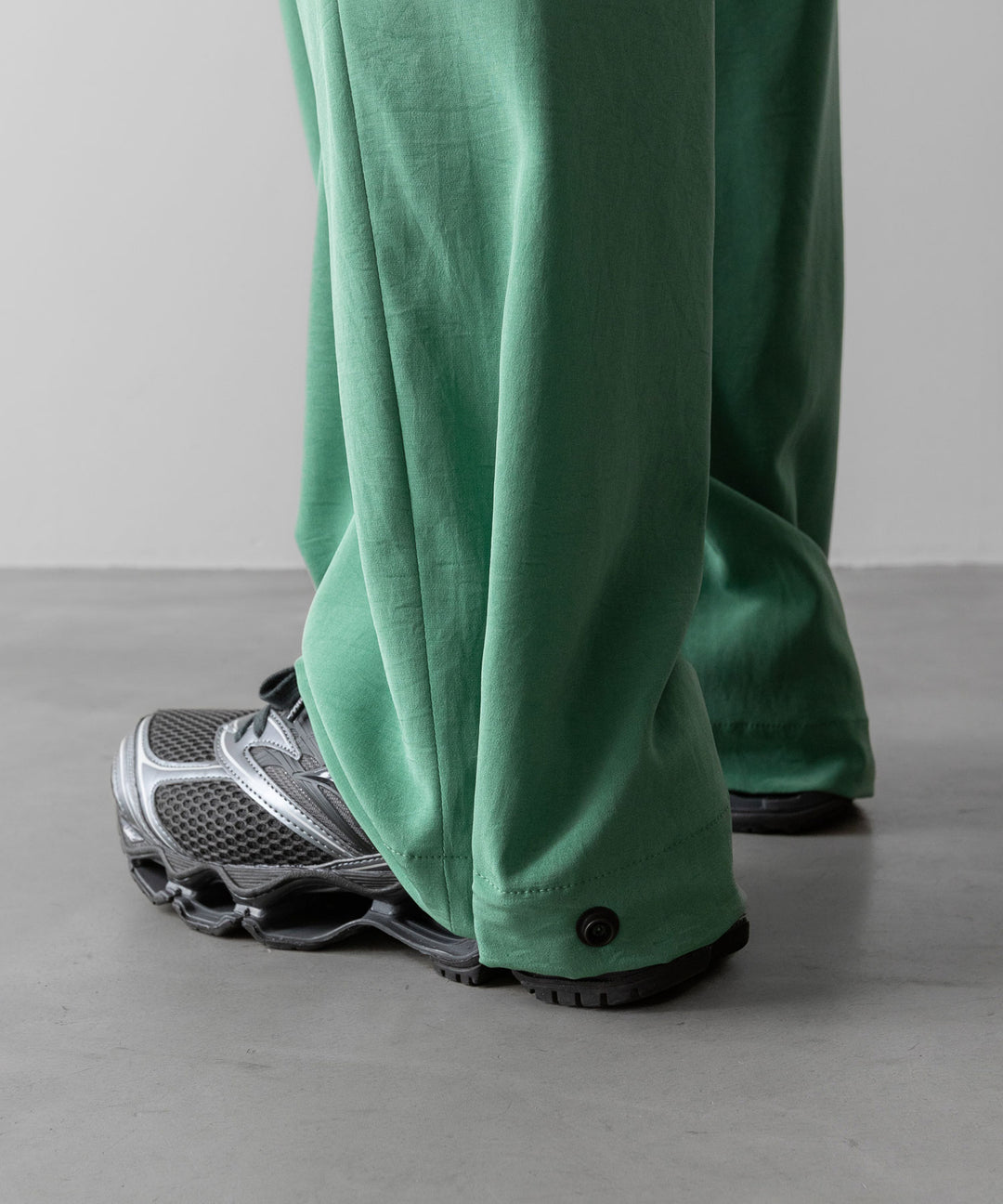【ANTHEM A】POWDERY VISCOSE NO-BRAINER PANTS - GREEN