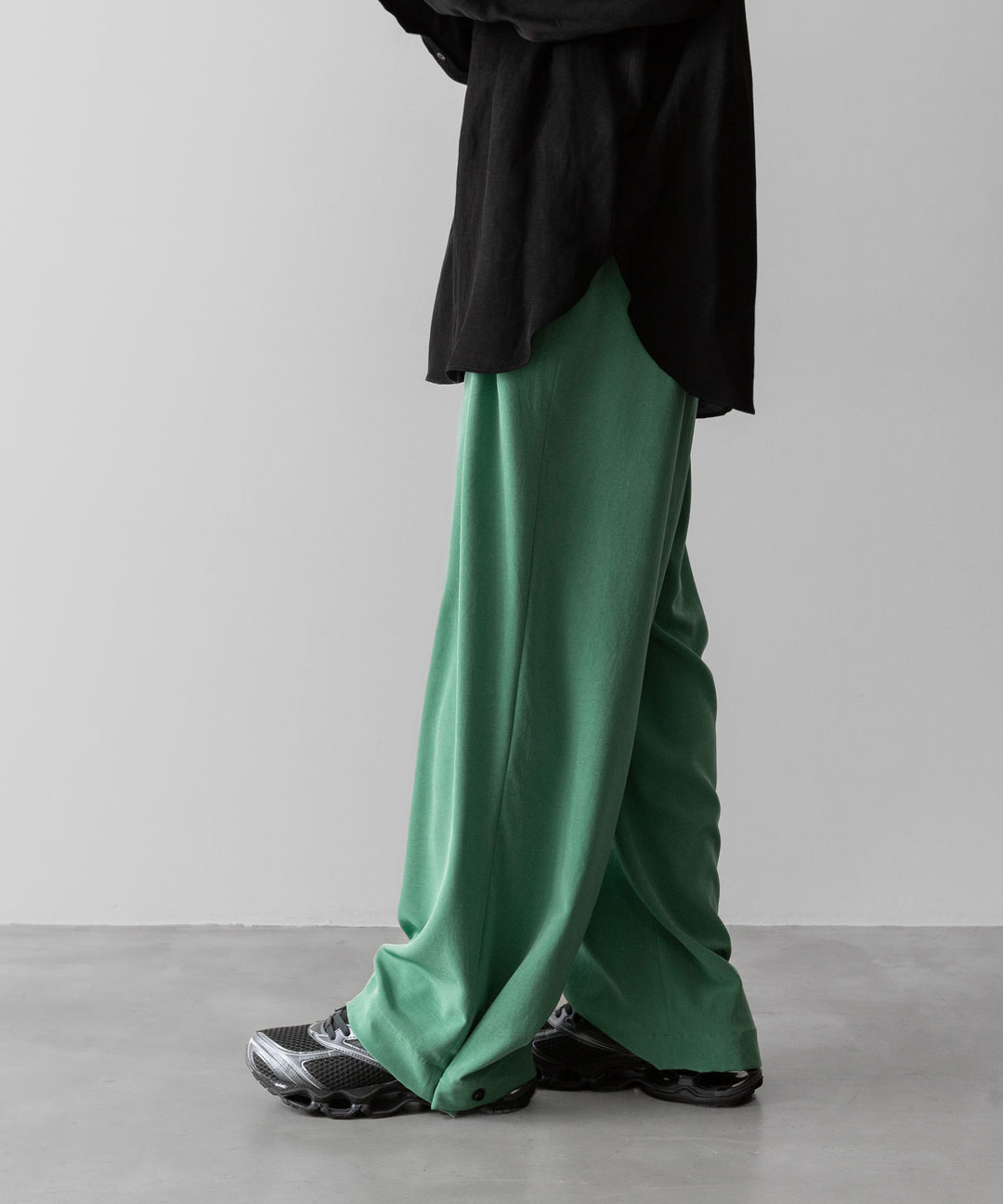 【ANTHEM A】POWDERY VISCOSE NO-BRAINER PANTS - GREEN