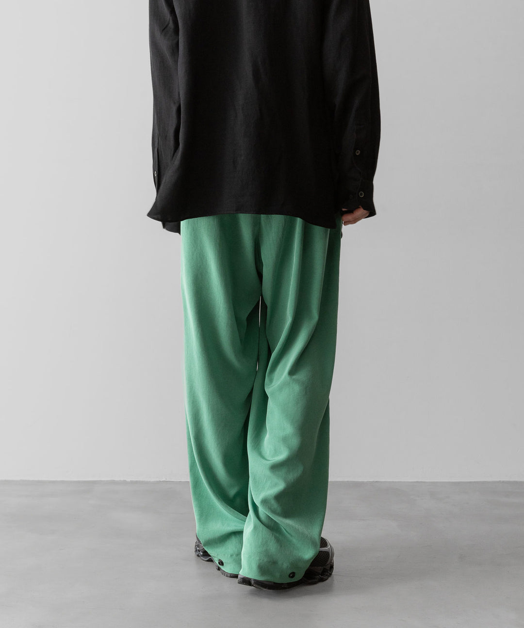 【ANTHEM A】POWDERY VISCOSE NO-BRAINER PANTS - GREEN
