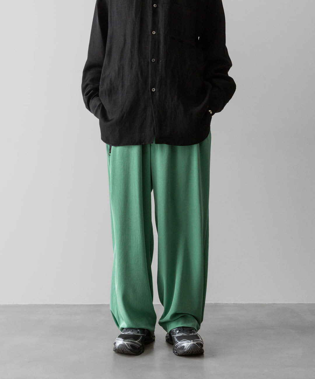 【ANTHEM A】POWDERY VISCOSE NO-BRAINER PANTS - GREEN