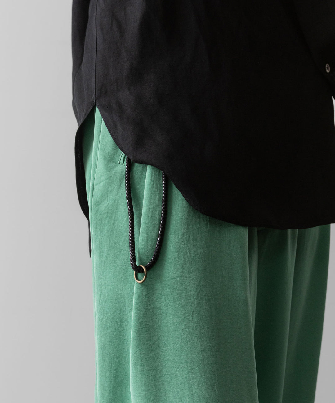 【ANTHEM A】POWDERY VISCOSE NO-BRAINER PANTS - GREEN