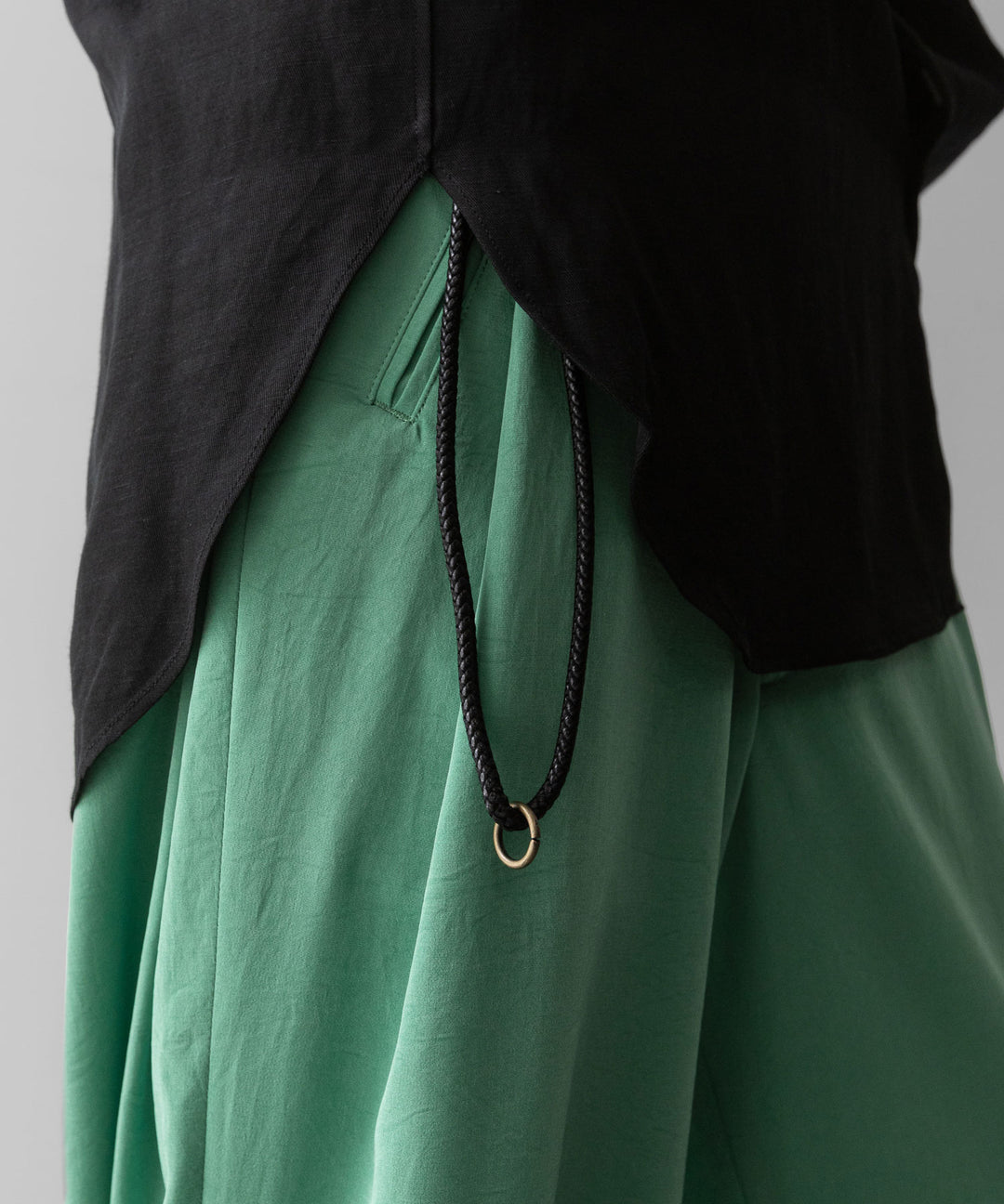 【ANTHEM A】POWDERY VISCOSE NO-BRAINER PANTS - GREEN