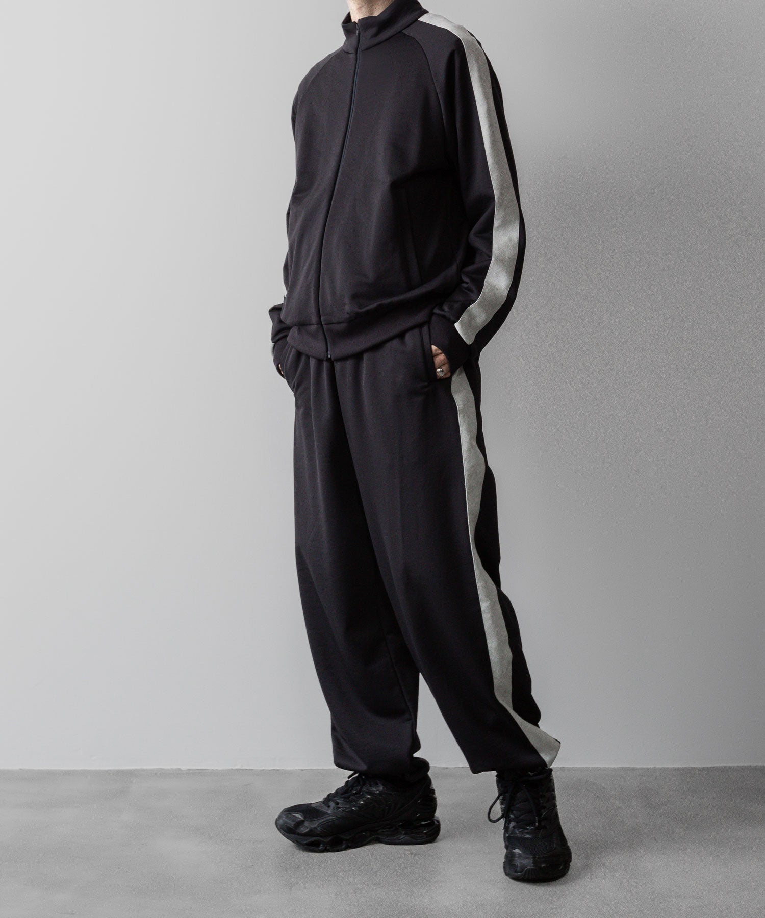 ssstein(シュタイン)の24AWコレクション NYLON JERSEY TRACK TROUSERS - DARK NAVY 公式通販サイトsession福岡セレクトショップ