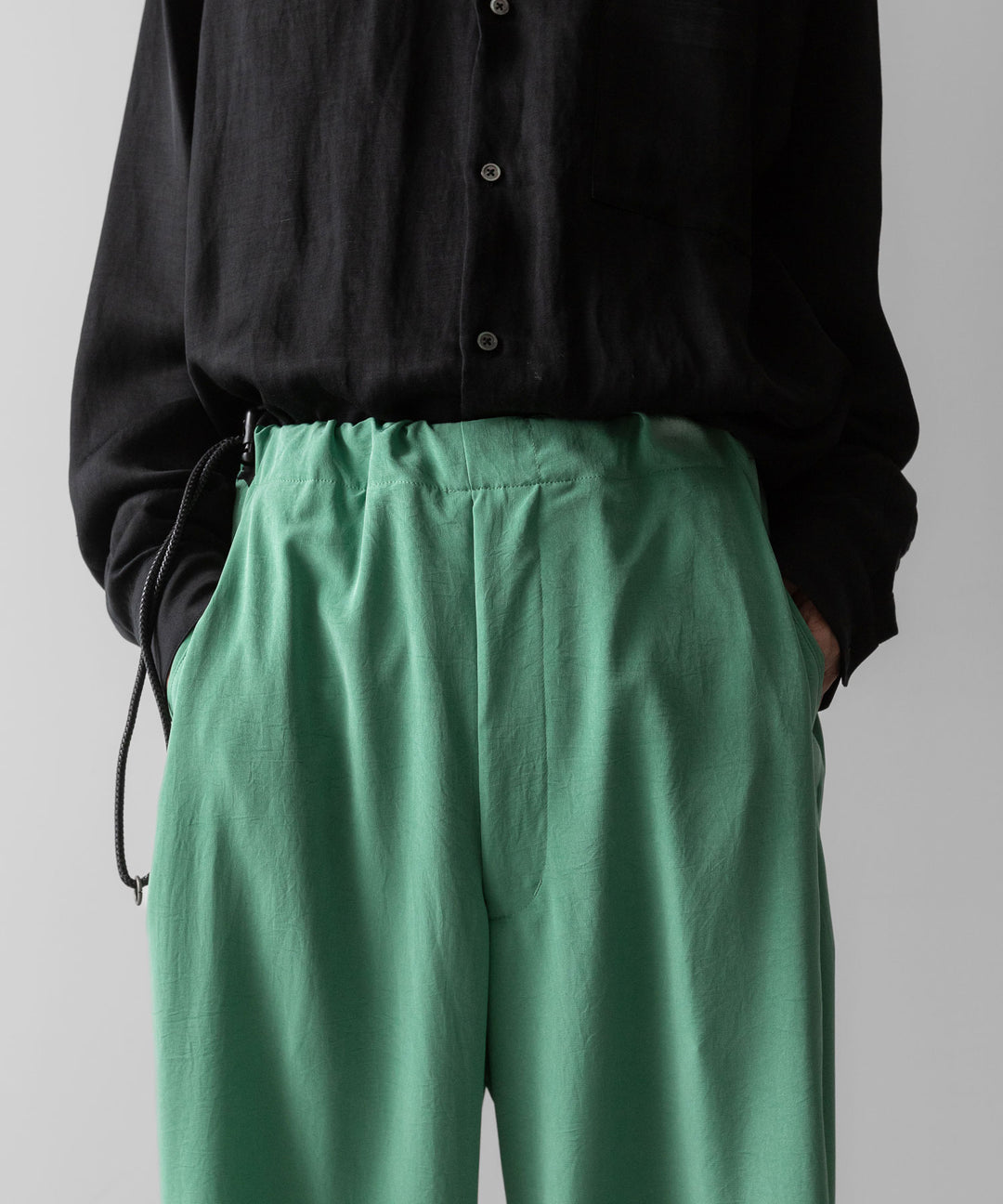【ANTHEM A】POWDERY VISCOSE NO-BRAINER PANTS - GREEN