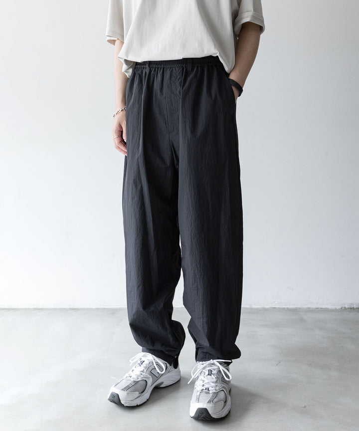 stein(シュタイン)の23AWコレクションWINDBREAKER EASY TROUSERSのBLACK