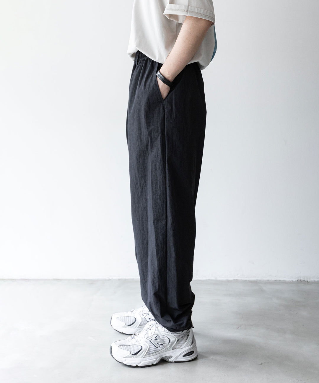 stein(シュタイン)の23AWコレクションWINDBREAKER EASY TROUSERSのBLACK