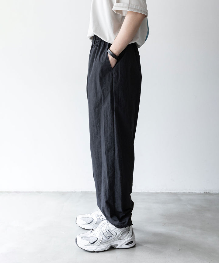 stein(シュタイン)の23AWコレクションWINDBREAKER EASY TROUSERSのBLACK