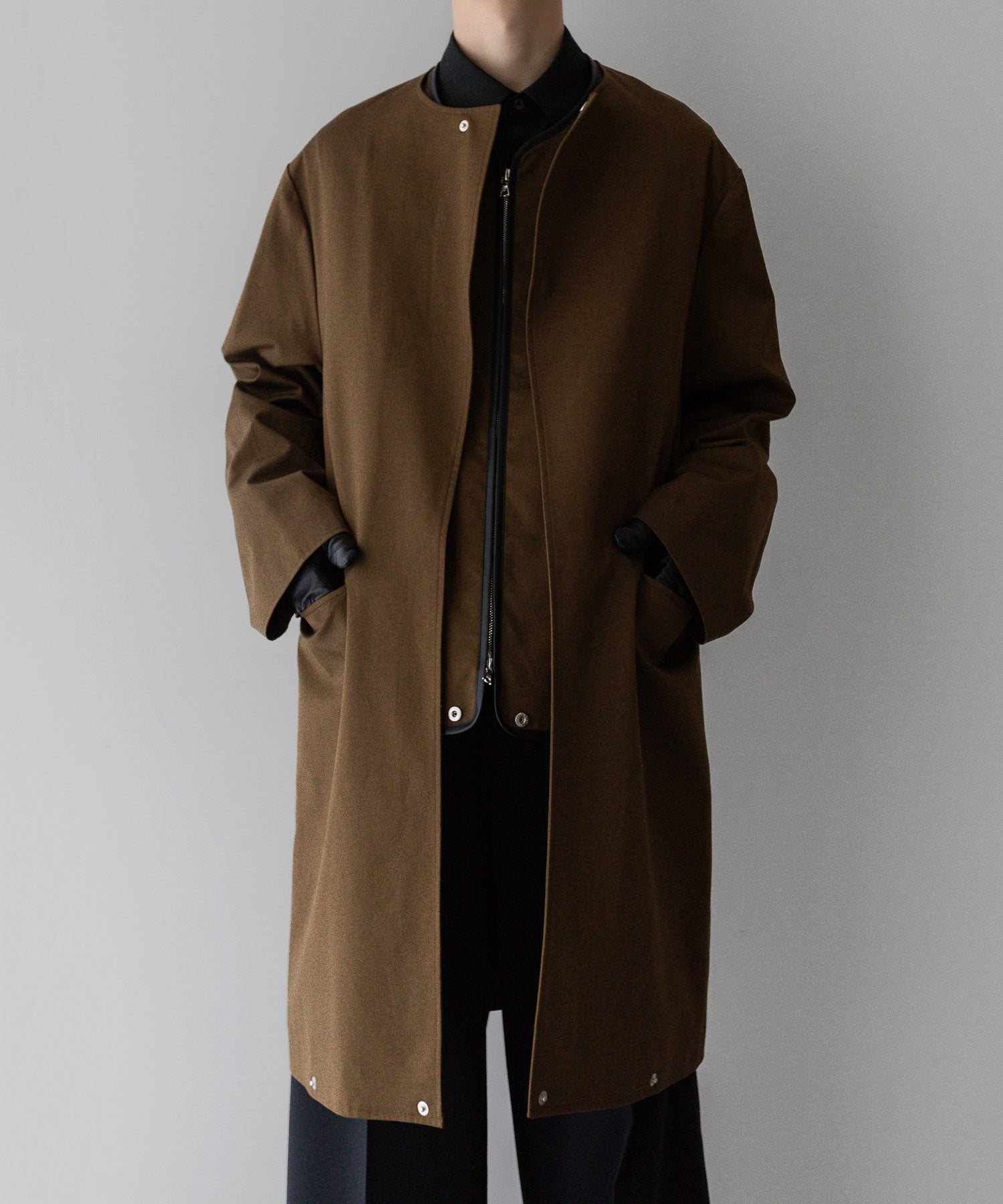 stein(シュタイン)の24SSコレクションCOTTON TWILL LAYERED JACKETの CAMEL