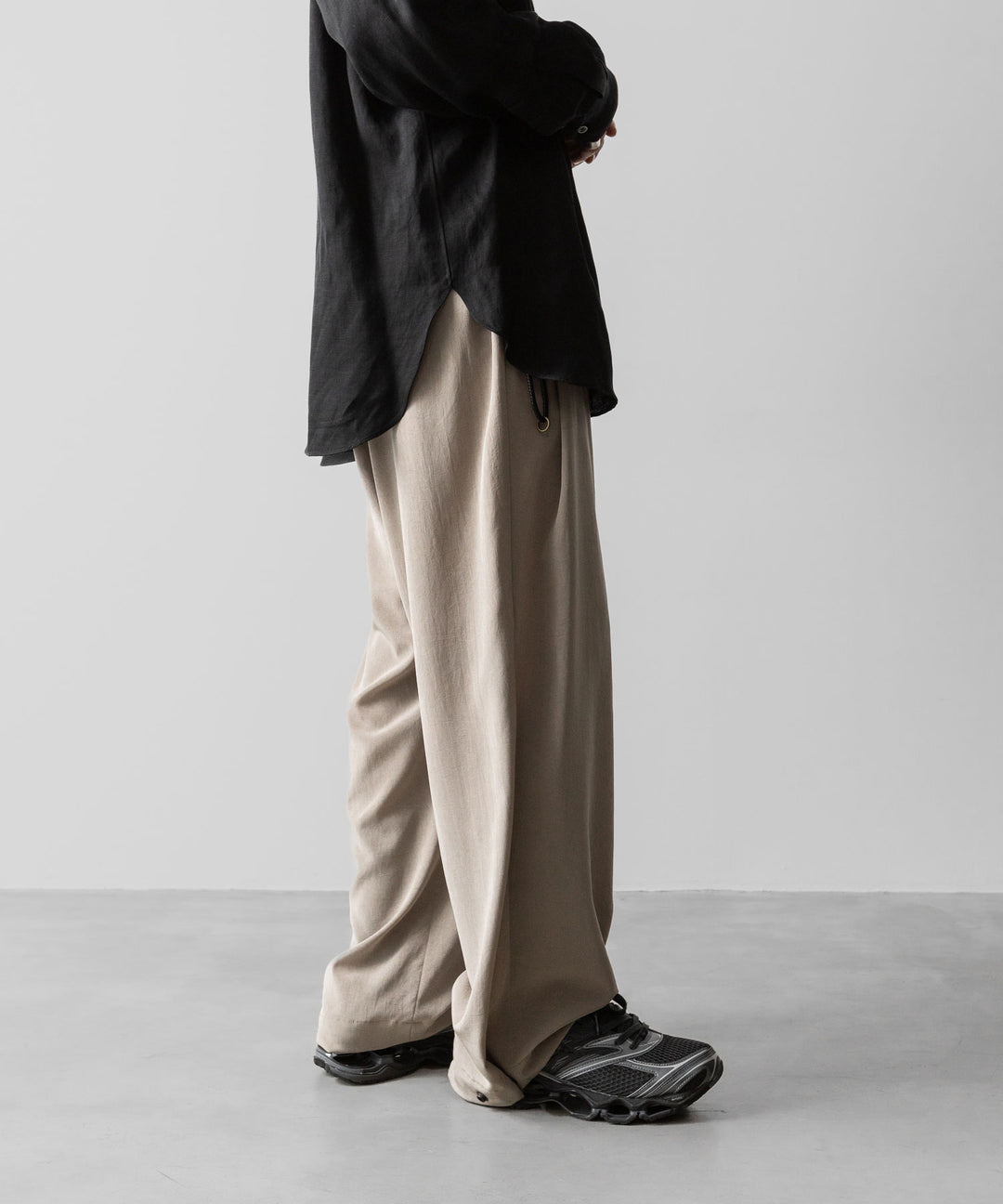 【ANTHEM A】POWDERY VISCOSE NO-BRAINER PANTS - SAND BEIGE