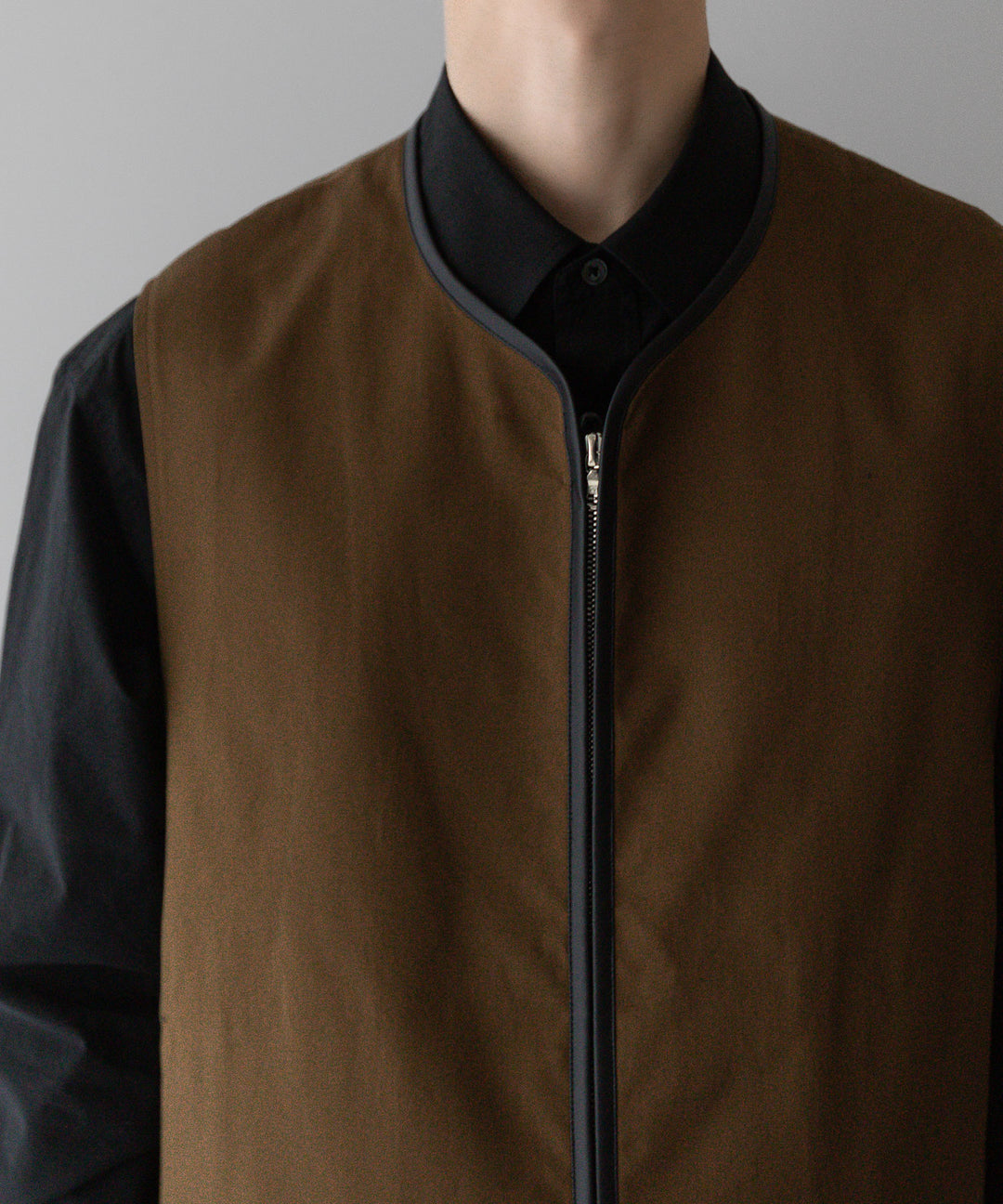 stein(シュタイン)の24SSコレクションCOTTON TWILL LAYERED JACKETの CAMEL