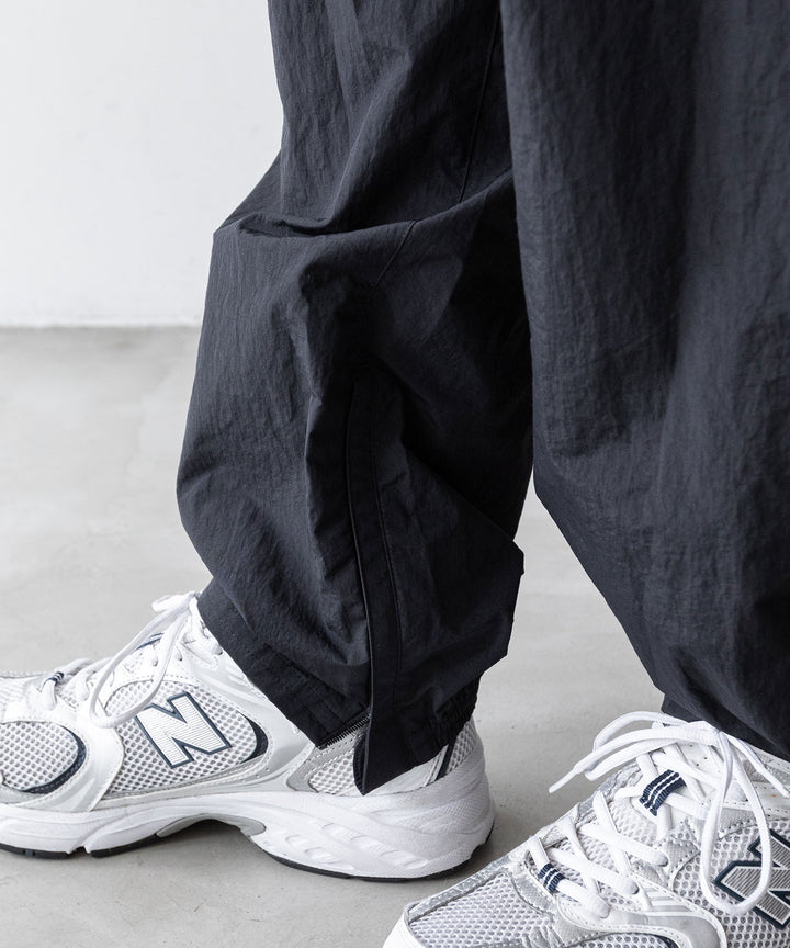 stein(シュタイン)の23AWコレクションWINDBREAKER EASY TROUSERSのBLACK