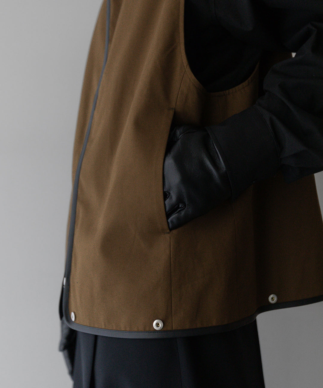 stein(シュタイン)の24SSコレクションCOTTON TWILL LAYERED JACKETの CAMEL