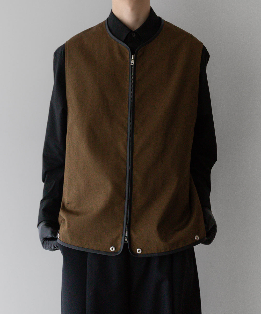 stein(シュタイン)の24SSコレクションCOTTON TWILL LAYERED JACKETの CAMEL