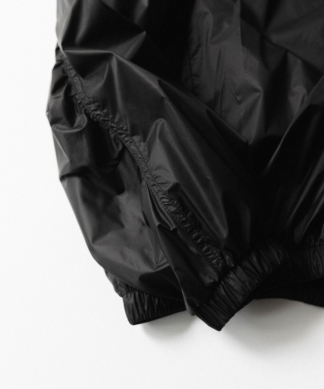 ssstein(シュタイン)のEXTRA LIGHT NYLON SHIRRED ZIP HOOD JACKET -BLACKの公式通販サイトsession福岡セレクトショップ