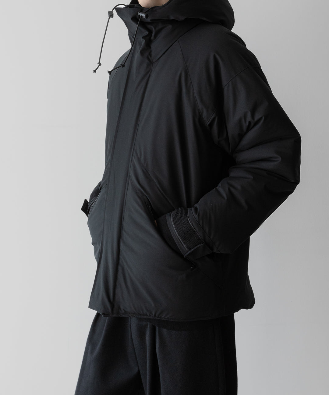 INTÉRIM(インテリム)のHI-LOFT WATER PROOF INSULATED HOODED JACKET - BLACKの公式通販サイトsession福岡セレクトショップ

