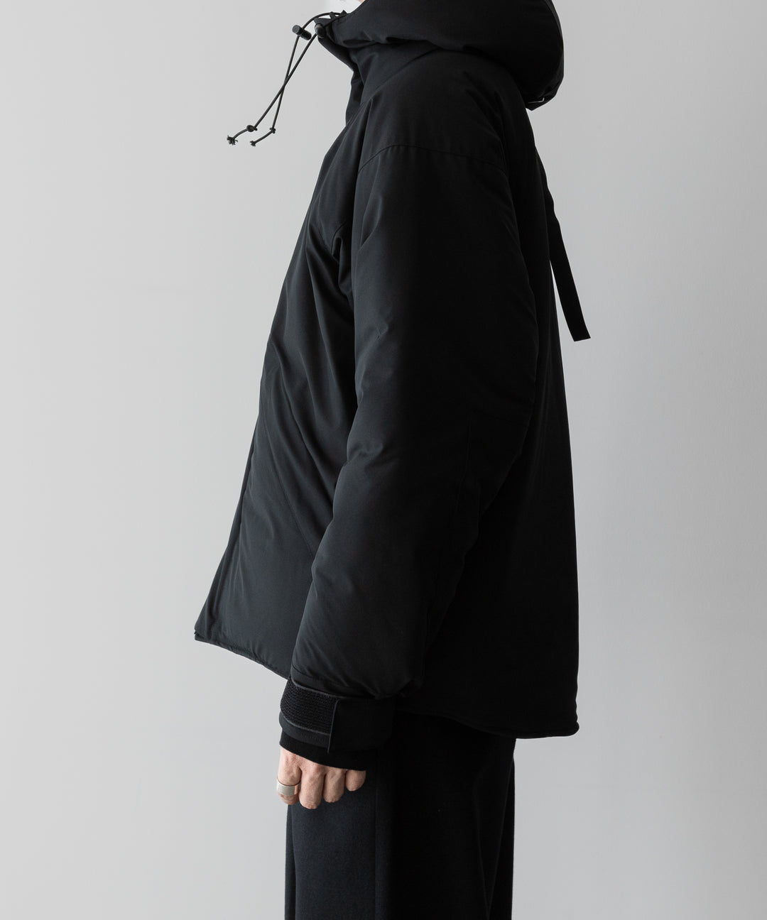 INTÉRIM(インテリム)のHI-LOFT WATER PROOF INSULATED HOODED JACKET - BLACKの公式通販サイトsession福岡セレクトショップ
