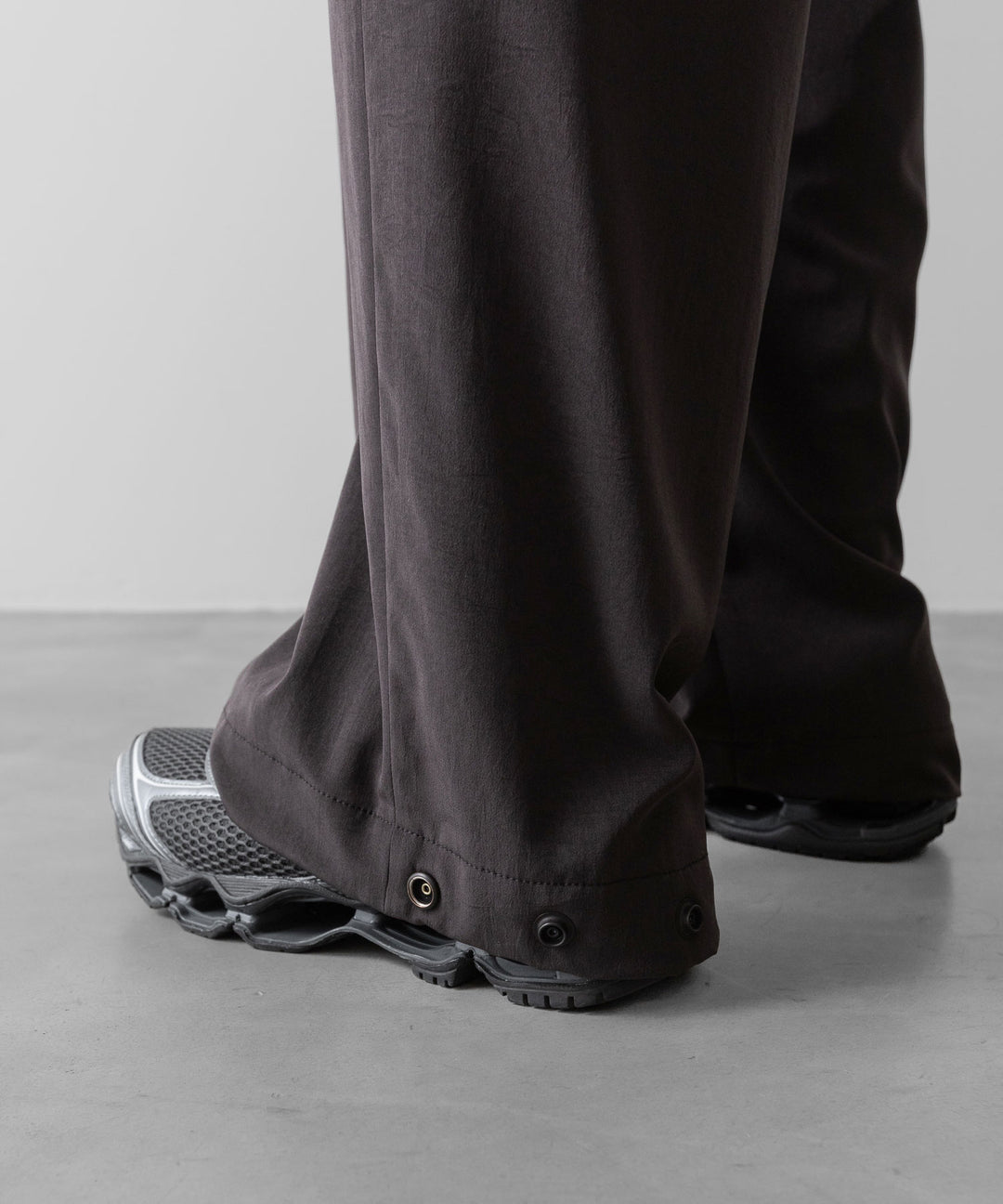 【ANTHEM A】POWDERY VISCOSE NO-BRAINER PANTS - BROWN