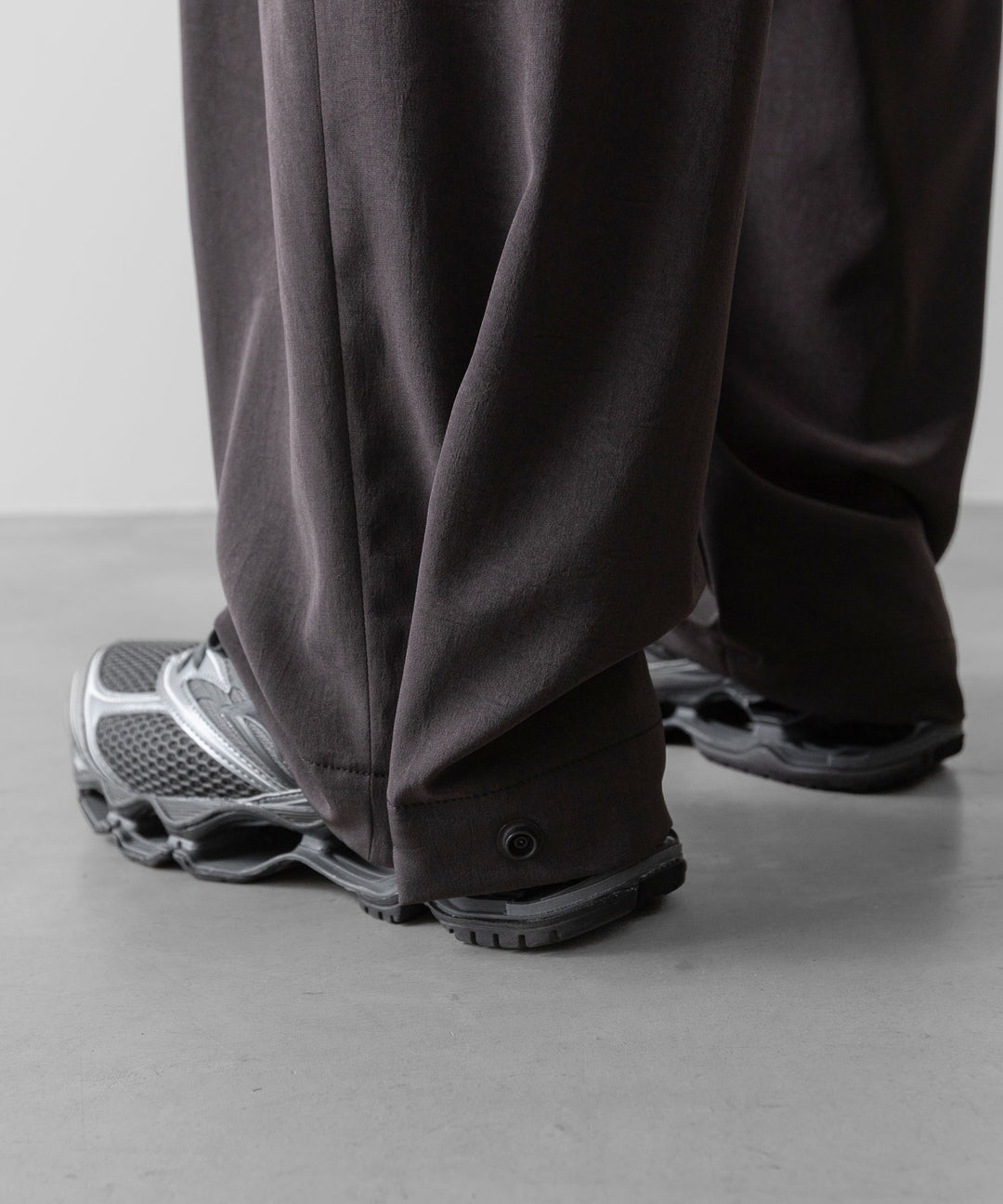 【ANTHEM A】POWDERY VISCOSE NO-BRAINER PANTS - BROWN