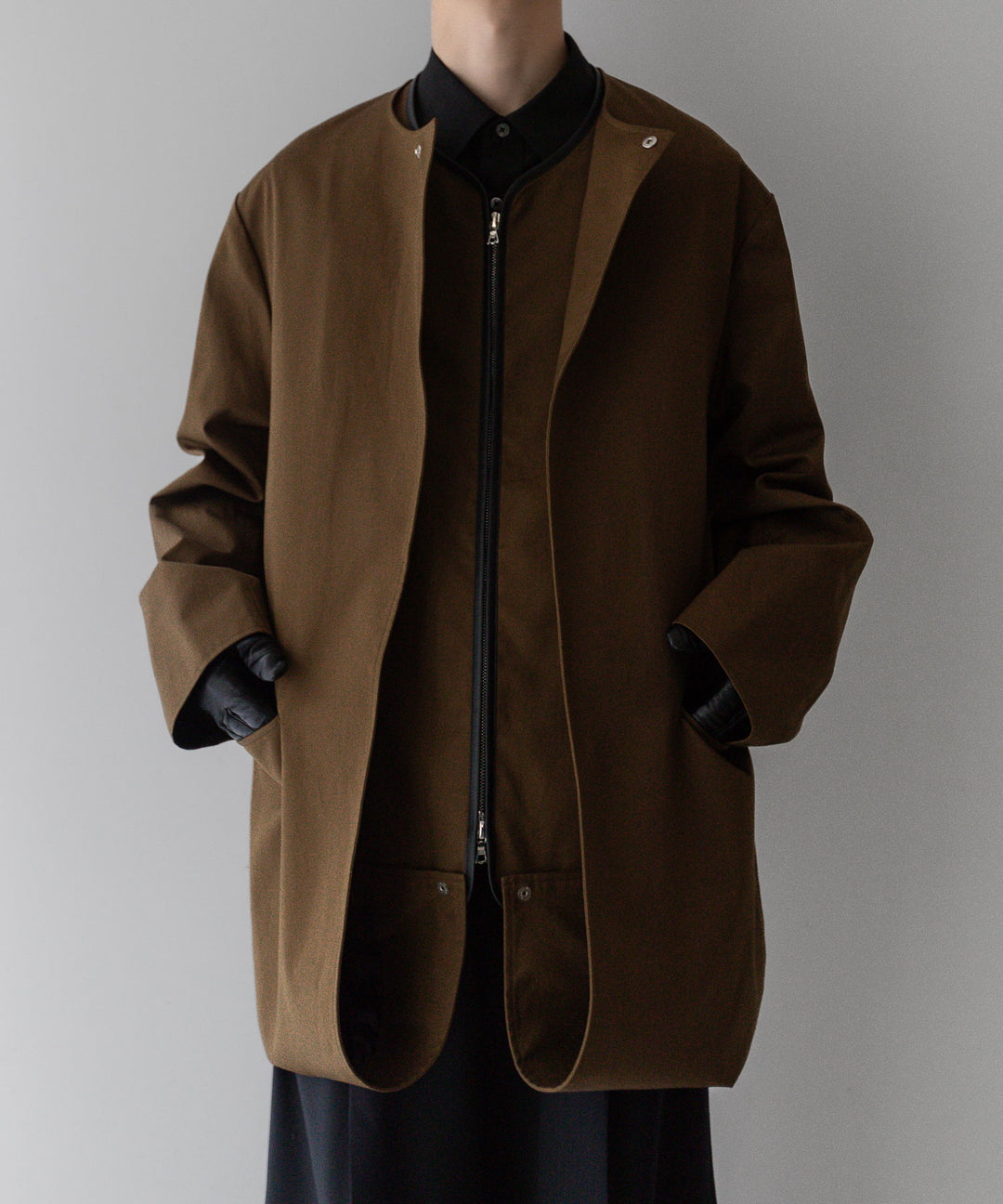 stein(シュタイン)の24SSコレクションCOTTON TWILL LAYERED JACKETの CAMEL