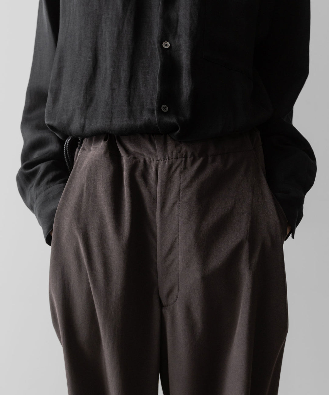 【ANTHEM A】POWDERY VISCOSE NO-BRAINER PANTS - BROWN