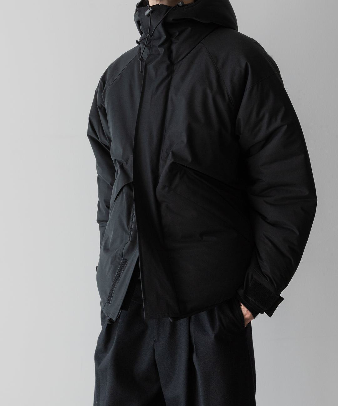 INTÉRIM(インテリム)のHI-LOFT WATER PROOF INSULATED HOODED JACKET - BLACKの公式通販サイトsession福岡セレクトショップ

