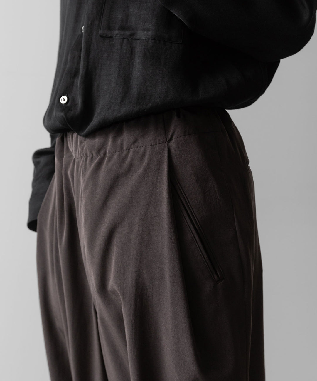 【ANTHEM A】POWDERY VISCOSE NO-BRAINER PANTS - BROWN