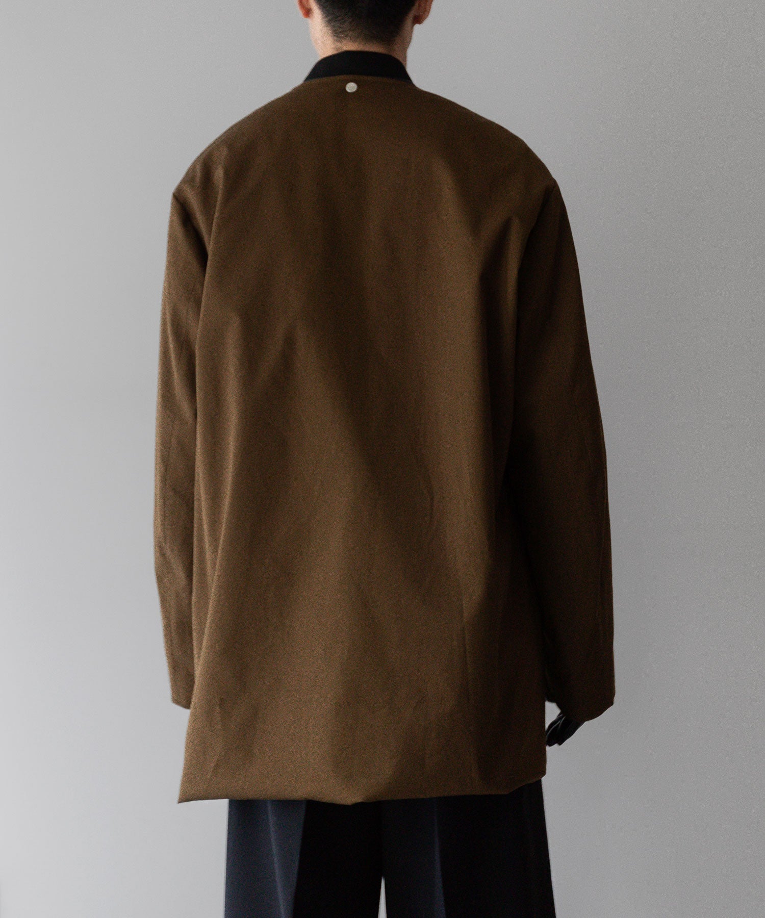 stein(シュタイン)の24SSコレクションCOTTON TWILL LAYERED JACKETの CAMEL