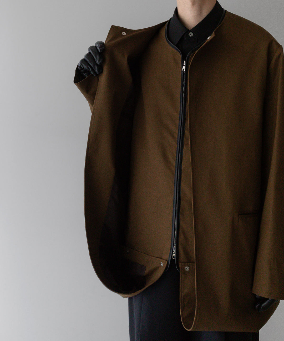 stein(シュタイン)の24SSコレクションCOTTON TWILL LAYERED JACKETの CAMEL