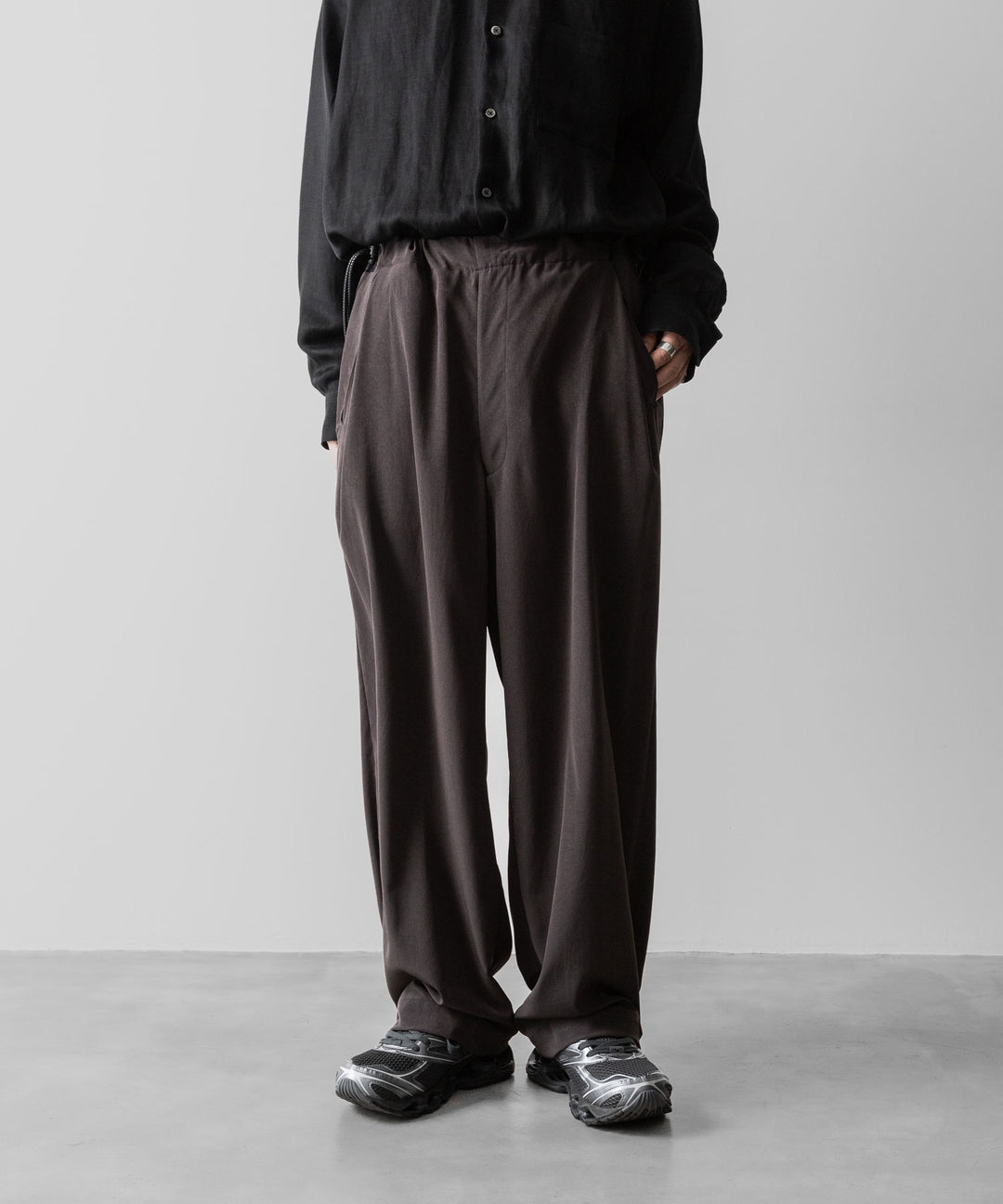 【ANTHEM A】POWDERY VISCOSE NO-BRAINER PANTS - BROWN