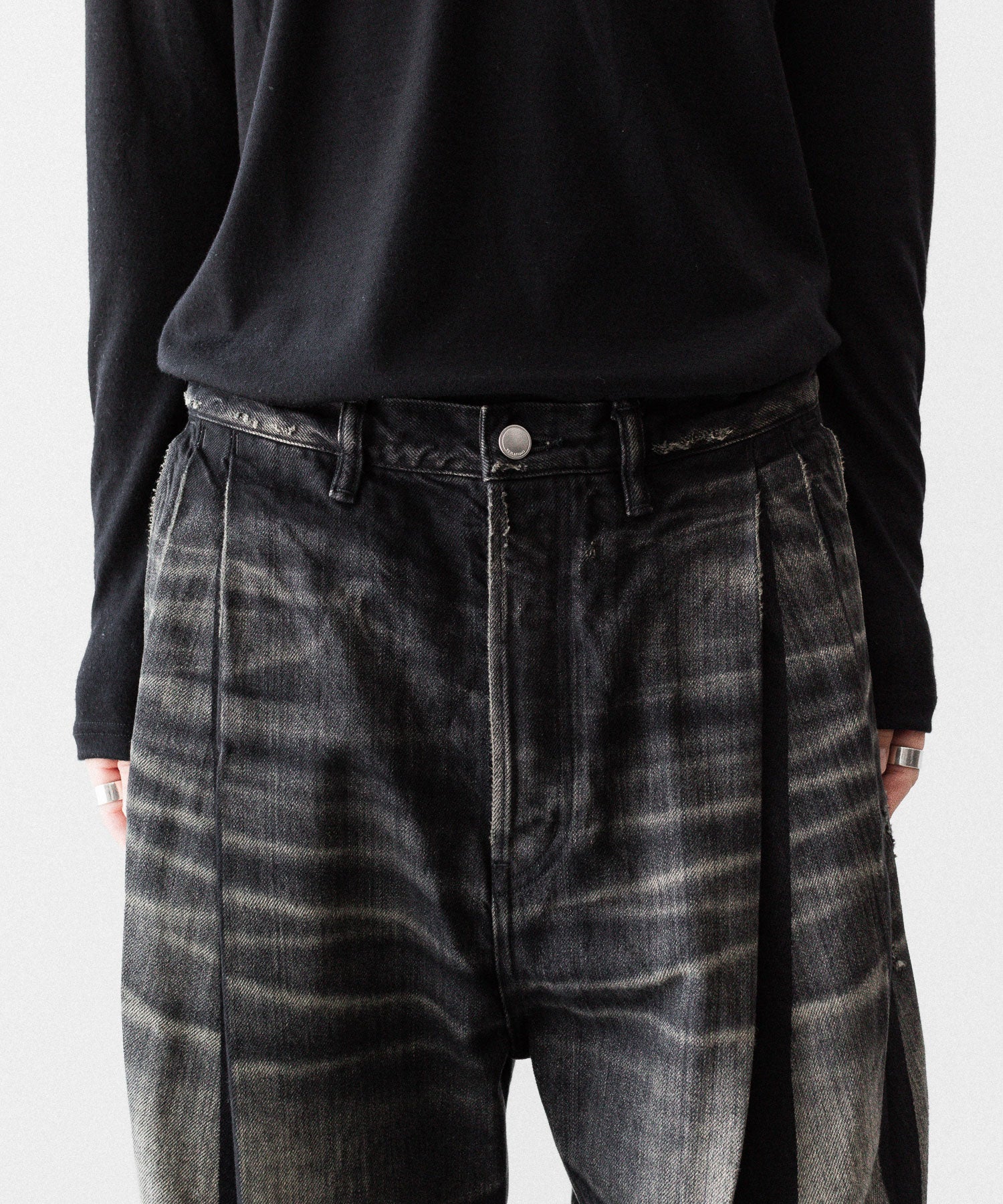 SUBLATIONS サブレーションズの2TUCK WIDE DENIM PANTS "ENTASIS MK-Ⅱ"のUSED BLACK 公式通販サイトsession福岡セレクトショップ
