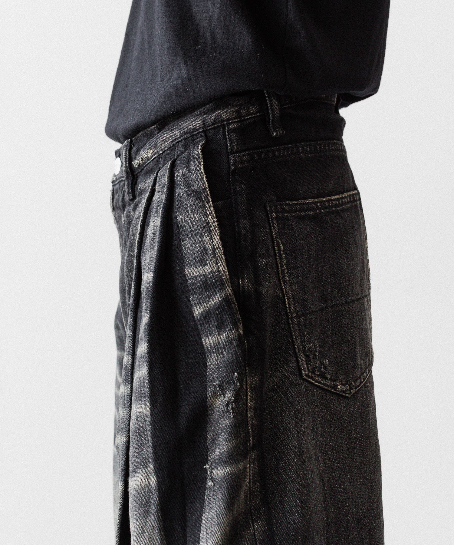 SUBLATIONS サブレーションズの2TUCK WIDE DENIM PANTS "ENTASIS MK-Ⅱ"のUSED BLACK 公式通販サイトsession福岡セレクトショップ