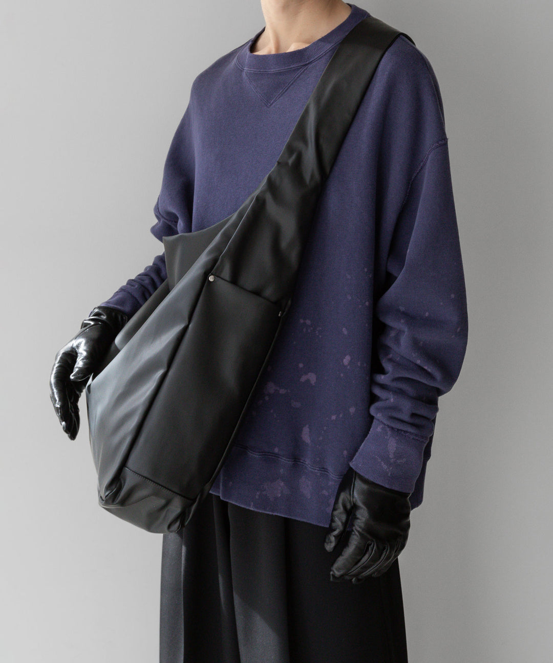 【INTÉRIM】インテリム 23AW BLEACH HYPER BIG V LOOP WHEEL SEAMLESS SWEAT SHIRT - B.NASU sessionセッション福岡セレクトショップ 公式通販サイト