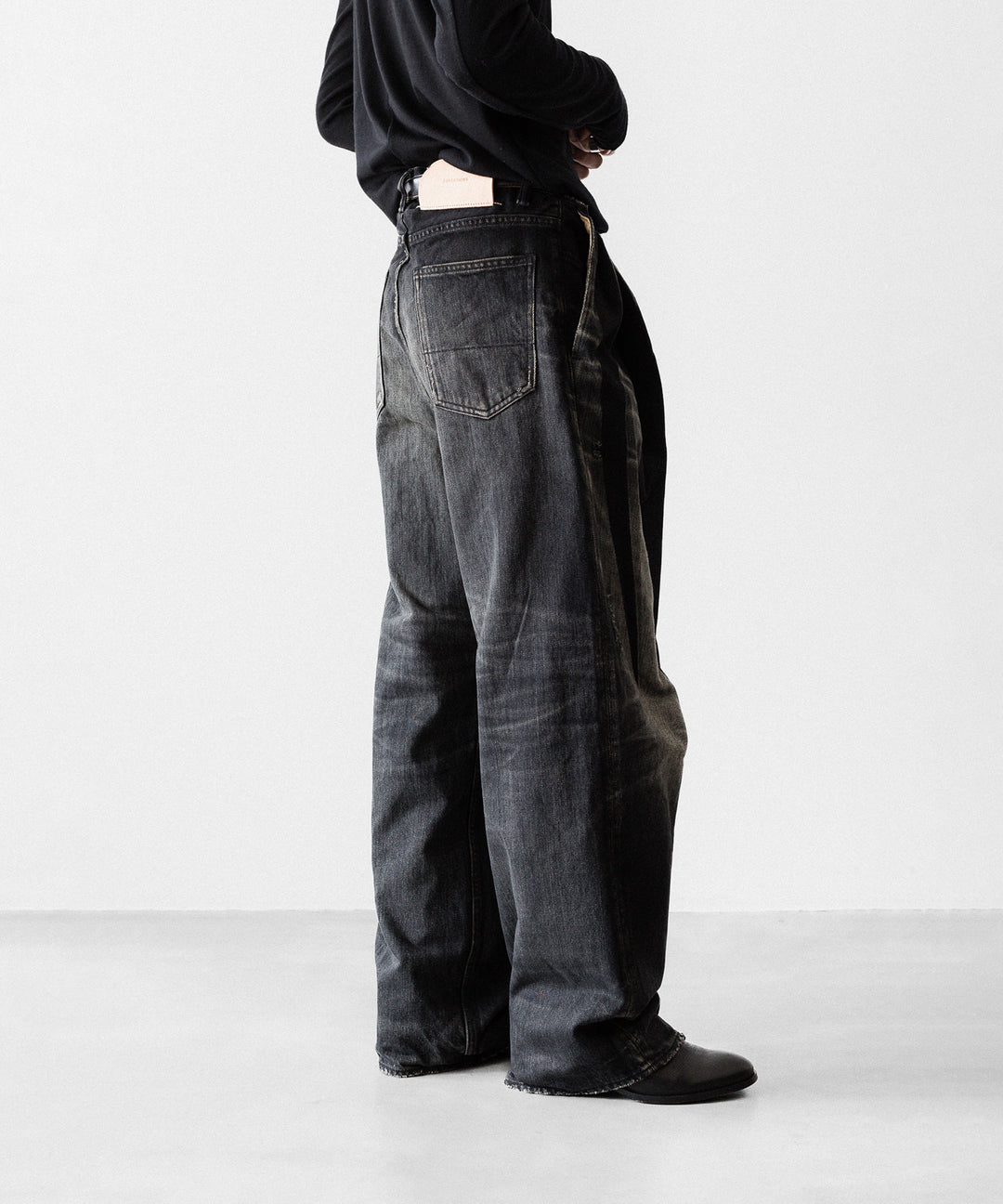 SUBLATIONS サブレーションズの2TUCK WIDE DENIM PANTS "ENTASIS MK-Ⅱ"のUSED BLACK 公式通販サイトsession福岡セレクトショップ