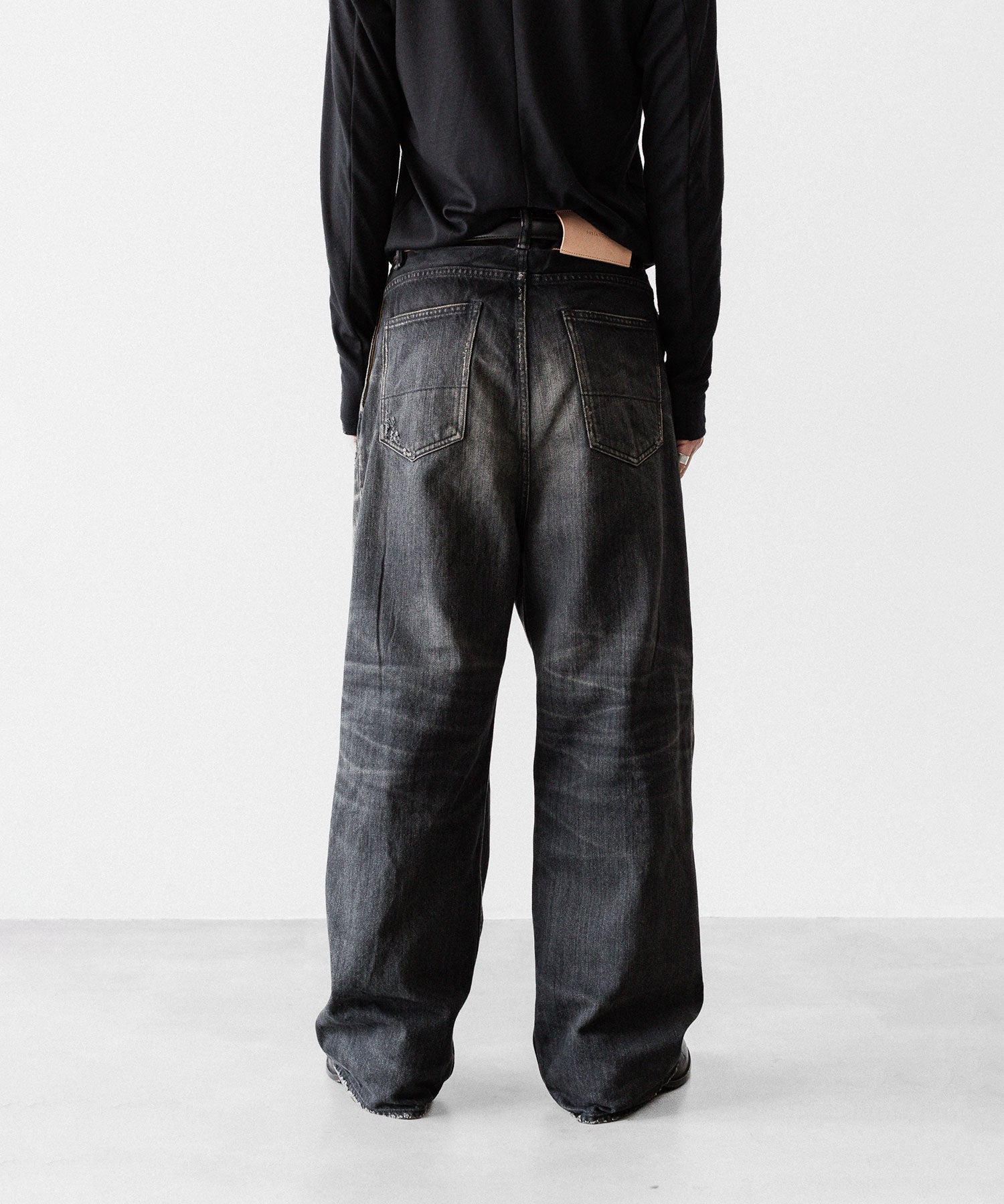 SUBLATIONS サブレーションズの2TUCK WIDE DENIM PANTS "ENTASIS MK-Ⅱ"のUSED BLACK 公式通販サイトsession福岡セレクトショップ