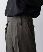 画像をギャラリービューアに読み込む, INTÉRIM - インテリムのMILITARY WOOL SERGE 1-TUCK FRENCH ARMY WIDE TAPERED TROUSERのDUST GRAY公式通販サイトsession福岡セレクトショップ
