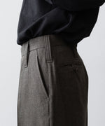 画像をギャラリービューアに読み込む, INTÉRIM - インテリムのMILITARY WOOL SERGE 1-TUCK FRENCH ARMY WIDE TAPERED TROUSERのDUST GRAY公式通販サイトsession福岡セレクトショップ
