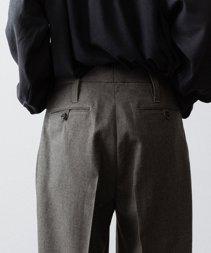 INTÉRIM - インテリムのMILITARY WOOL SERGE 1-TUCK FRENCH ARMY WIDE TAPERED TROUSERのDUST GRAY公式通販サイトsession福岡セレクトショップ