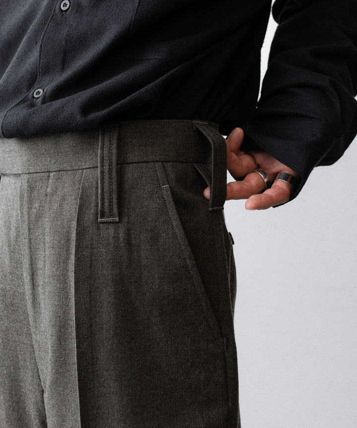 INTÉRIM - インテリムのMILITARY WOOL SERGE 1-TUCK FRENCH ARMY WIDE TAPERED TROUSERのDUST GRAY公式通販サイトsession福岡セレクトショップ