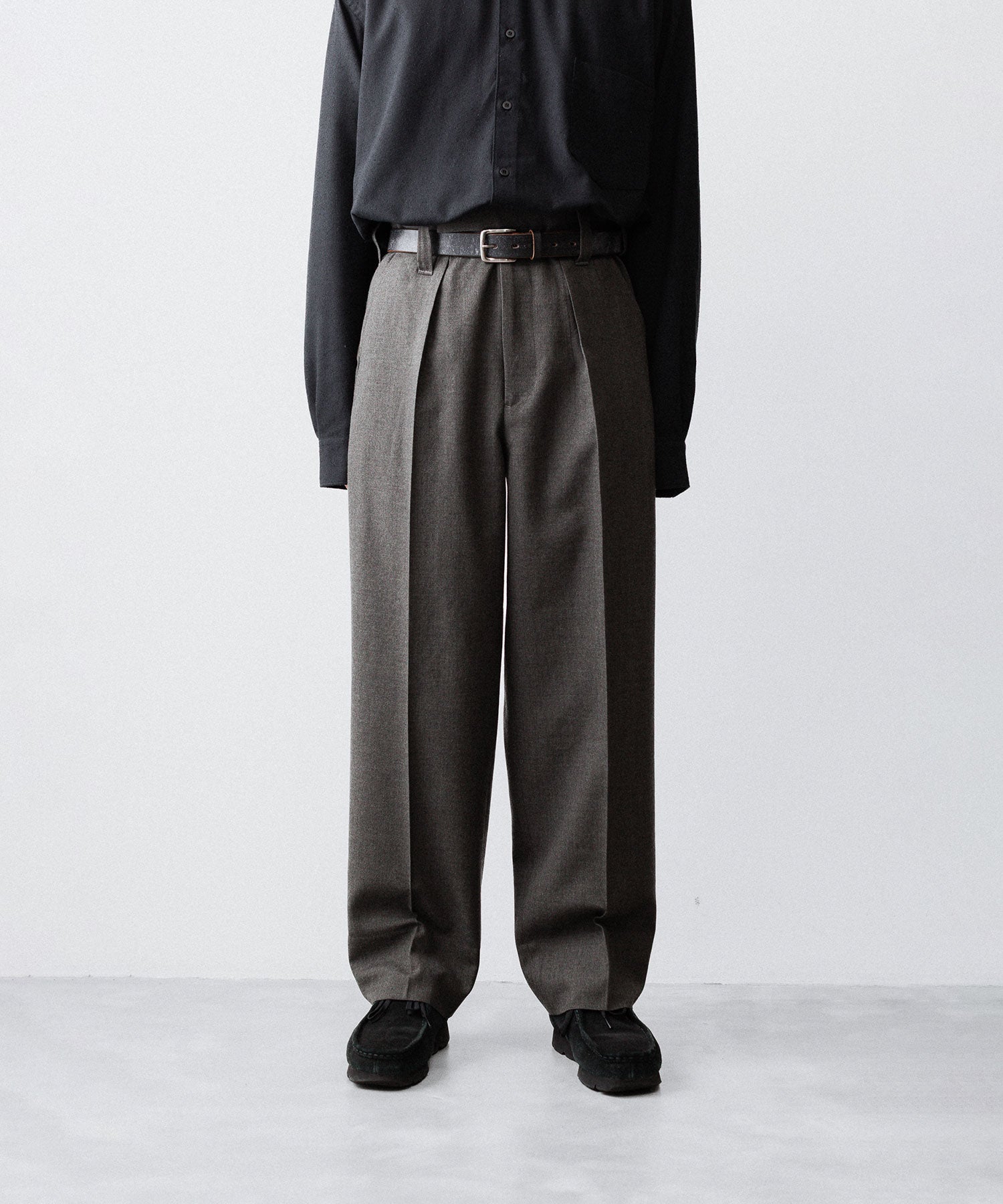 INTÉRIM - インテリムのMILITARY WOOL SERGE 1-TUCK FRENCH ARMY WIDE TAPERED TROUSERのDUST GRAY公式通販サイトsession福岡セレクトショップ