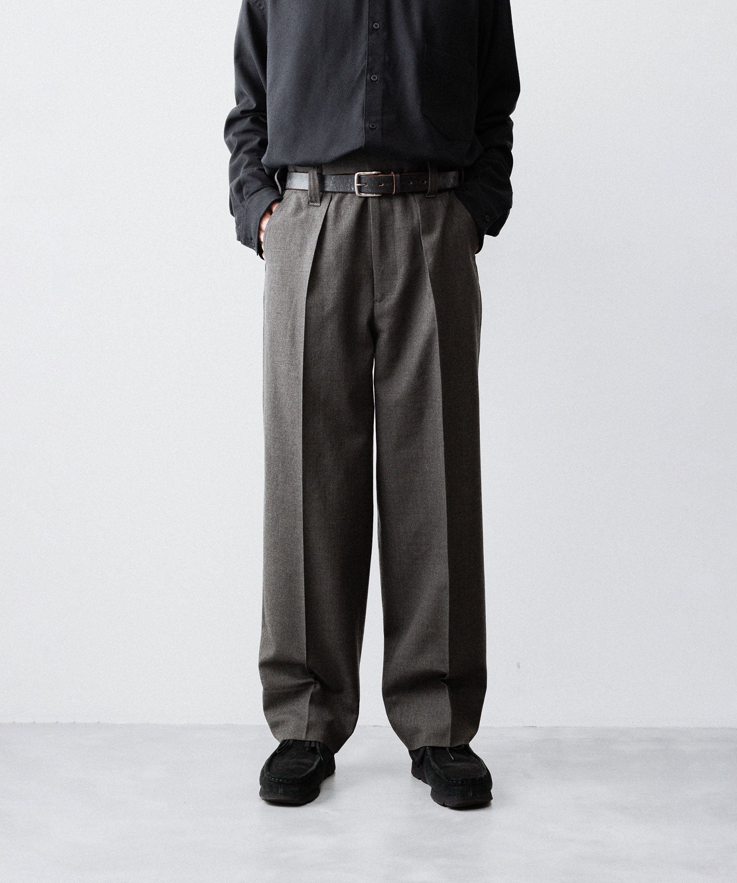 INTÉRIM - インテリムのMILITARY WOOL SERGE 1-TUCK FRENCH ARMY WIDE TAPERED TROUSERのDUST GRAY公式通販サイトsession福岡セレクトショップ
