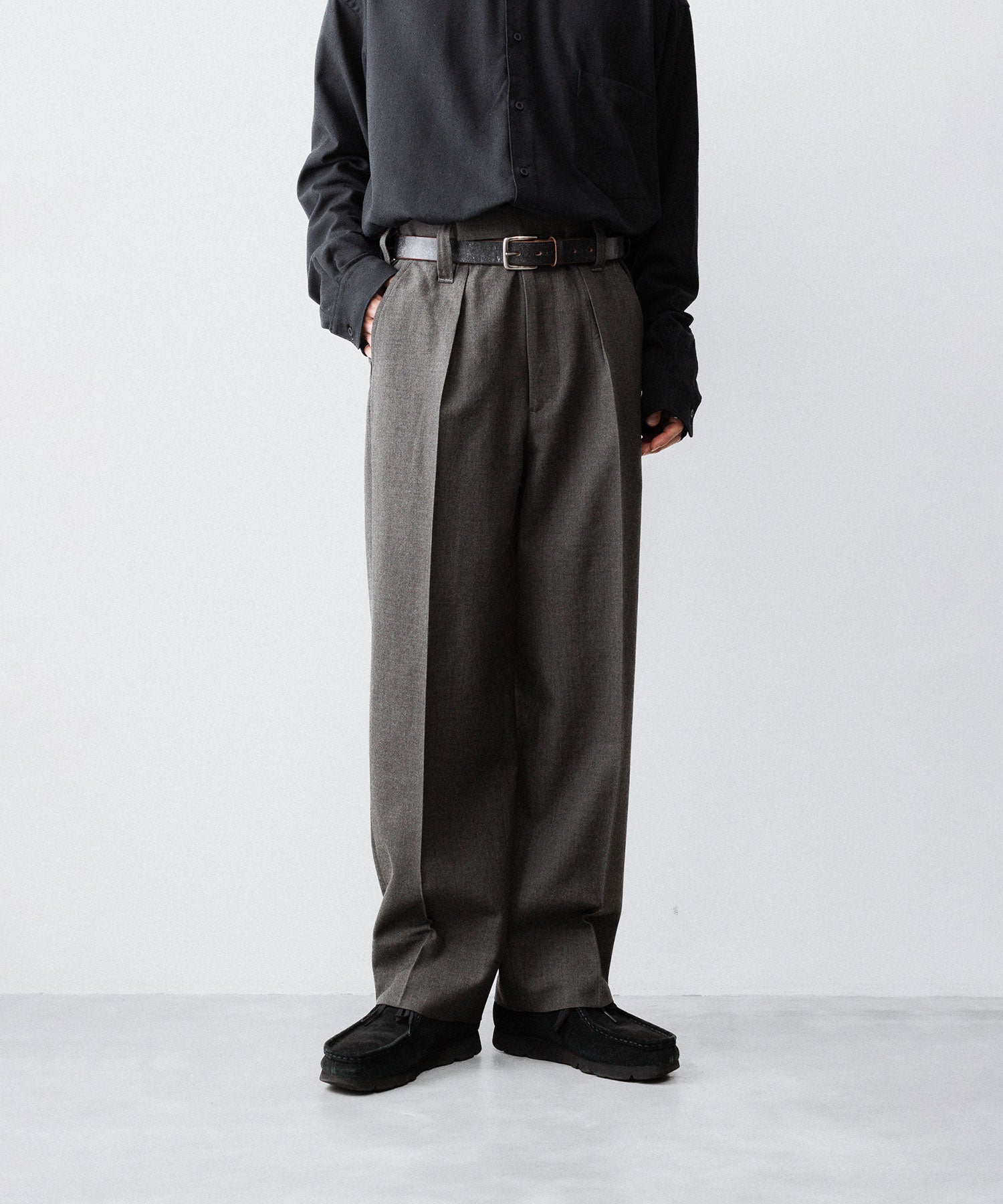 INTÉRIM - インテリムのMILITARY WOOL SERGE 1-TUCK FRENCH ARMY WIDE TAPERED TROUSERのDUST GRAY公式通販サイトsession福岡セレクトショップ