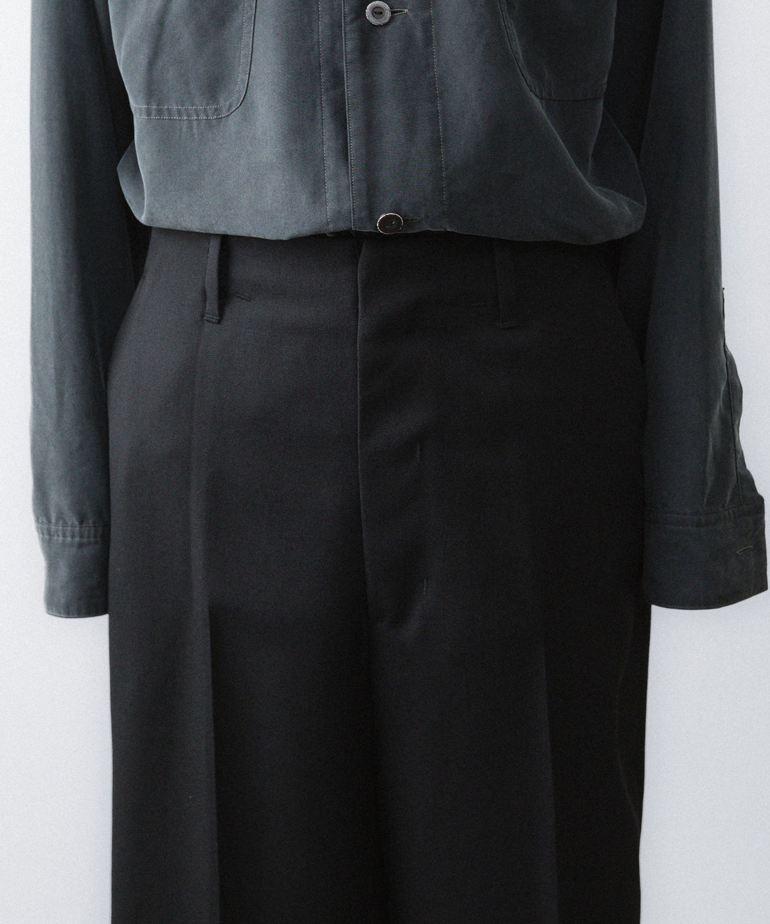 ANTHEM A-アンセムエーのWOOL GABARDINE BELTLESS TROUSERSのBLACK公式通販サイトsession福岡セレクトショップ