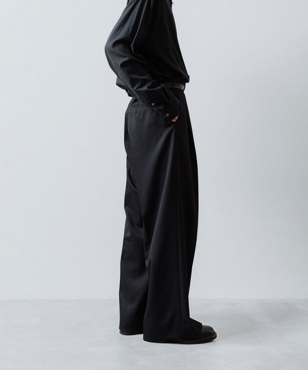 ssstein(シュタイン)のEXTRA WIDE TROUSERS (2/60 WOOL GABARDINE) - BLACKの公式通販サイトsession福岡セレクトショップ