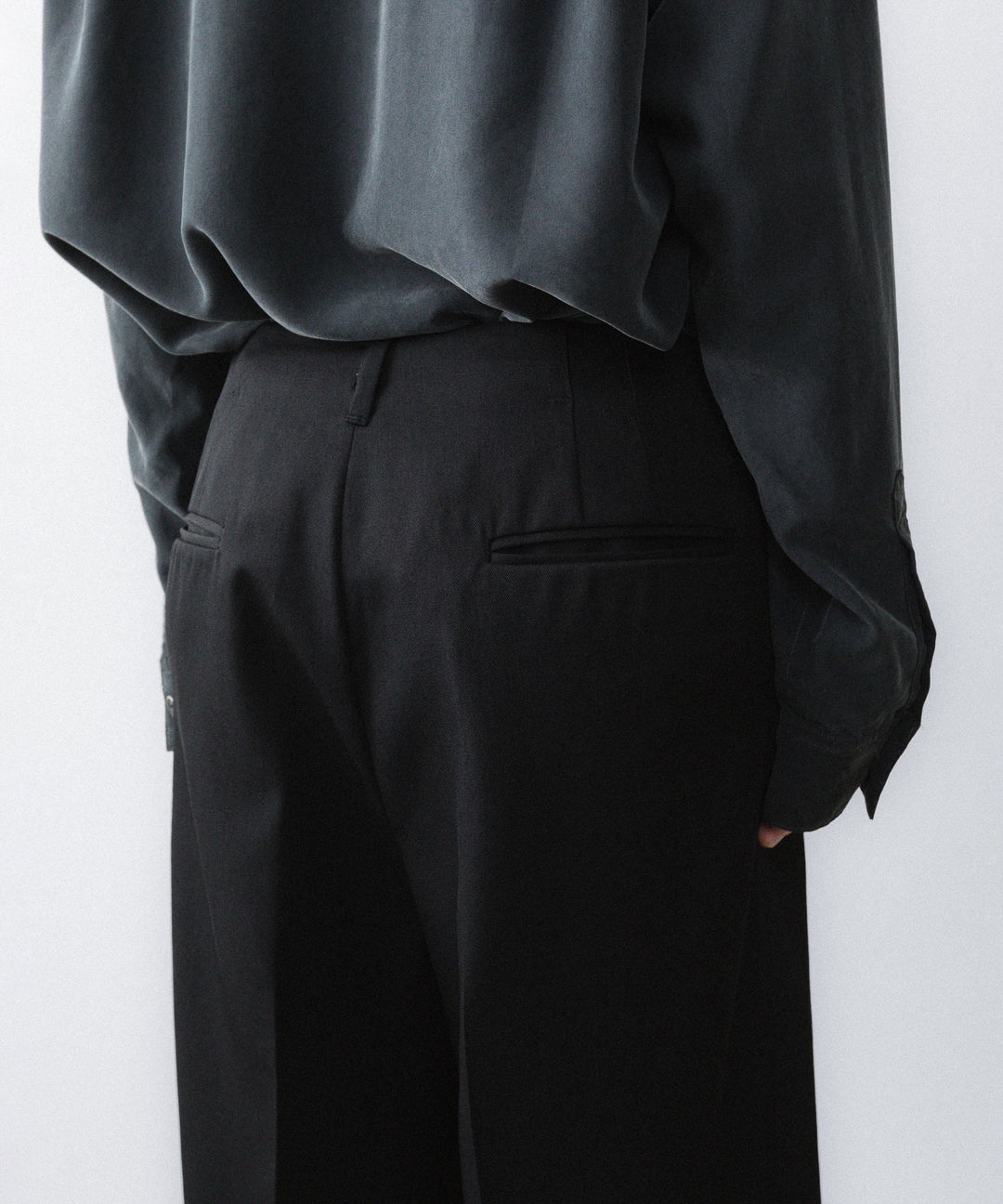 ANTHEM A-アンセムエーのWOOL GABARDINE BELTLESS TROUSERSのBLACK公式通販サイトsession福岡セレクトショップ
