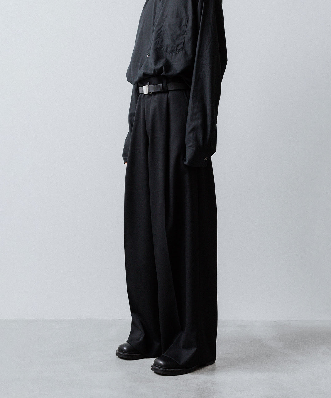 ssstein(シュタイン)のEXTRA WIDE TROUSERS (2/60 WOOL GABARDINE) - BLACKの公式通販サイトsession福岡セレクトショップ