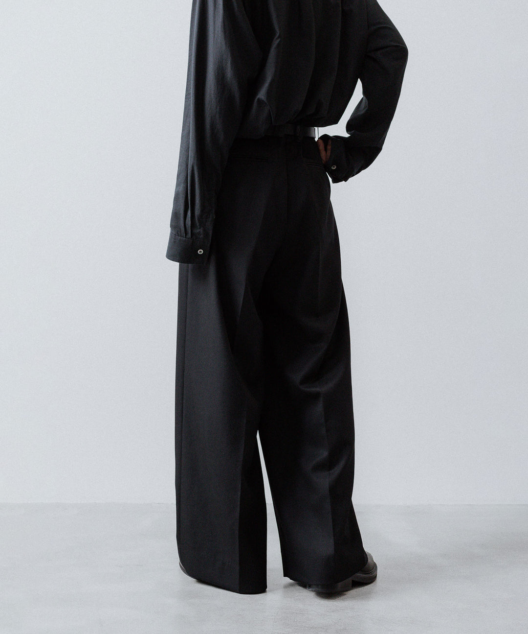 ssstein(シュタイン)のEXTRA WIDE TROUSERS (2/60 WOOL GABARDINE) - BLACKの公式通販サイトsession福岡セレクトショップ