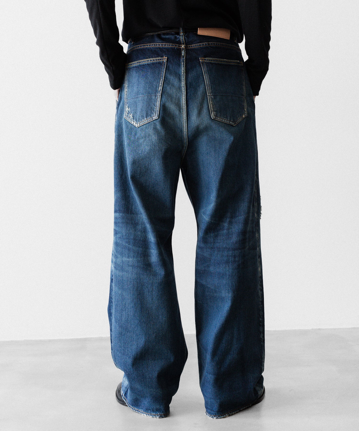 SUBLATIONS サブレーションズの2TUCK WIDE DENIM PANTS "ENTASIS MK-Ⅱ"のUSED INDIGO 公式通販サイトsession福岡セレクトショップ